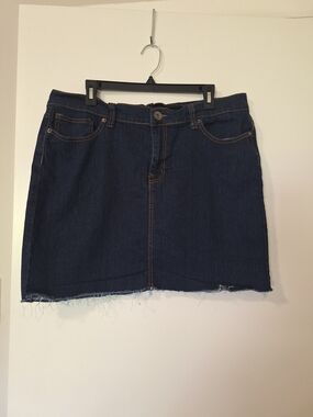 PLUS Halcyon Dark Blue Denim Mini Skirt with Frayed Hem Size 19/20